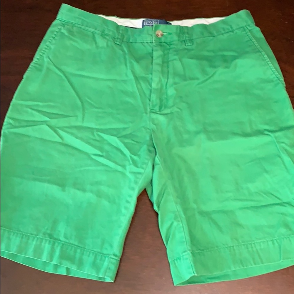 Men’s green Ralph Lauren flat front shorts size 34